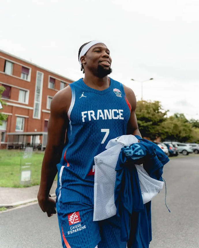 亚布塞莱担任法国男篮队长 率队征战欧洲杯